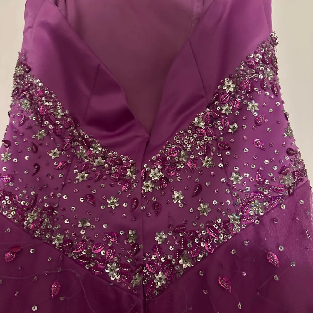 I wore this dress and a spring formal a few years ago. - Picture 2 of 13